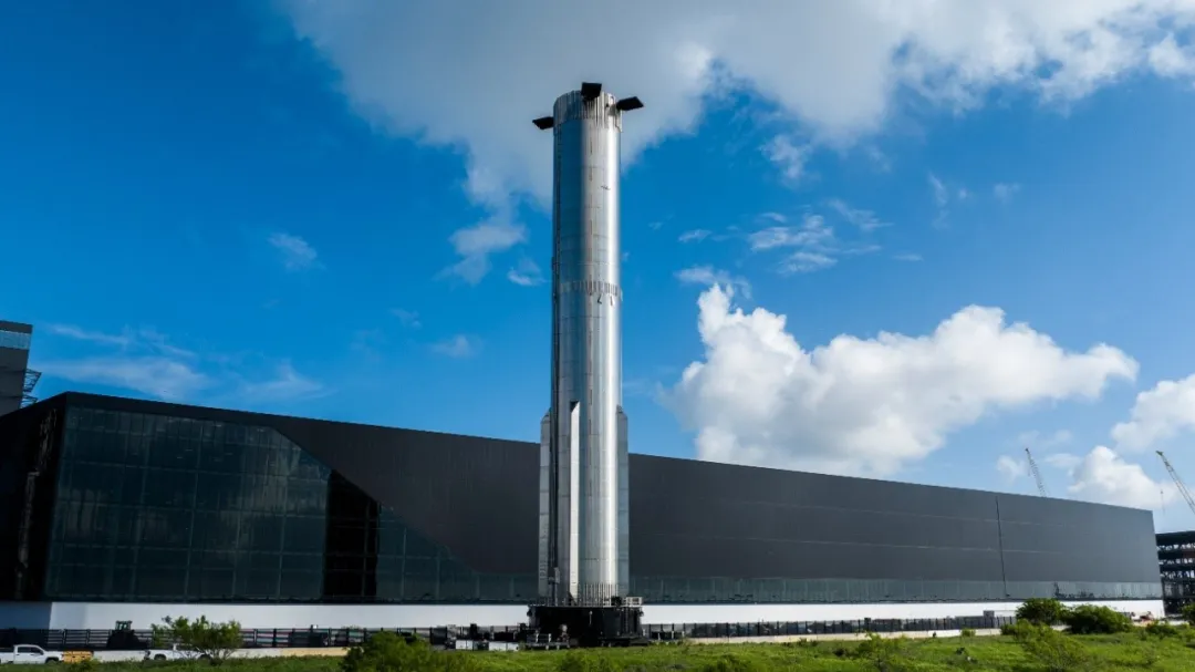 美國SpaceX公司“超重”火箭搭載33臺與29臺“猛禽”發動機的設計變化